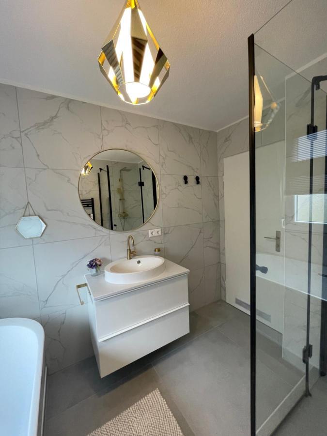 Luxus Apartment Am Fremersberg - Zentral - Mit Sauna & Badewanne บาเดน-บาเดน ภายนอก รูปภาพ